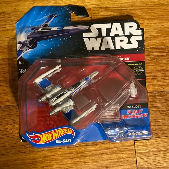 Hot Wheels Star Wars Poe's X-Wing Fighter Car Figure | UK